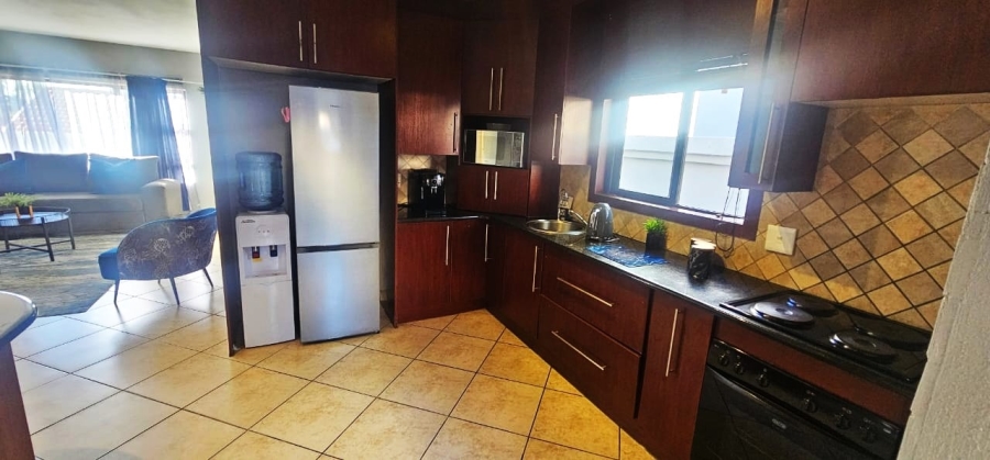 To Let 4 Bedroom Property for Rent in Safari Gardens North West